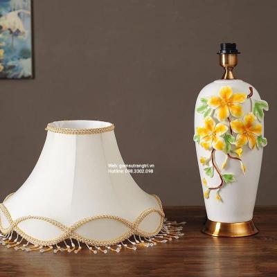 ĐÈN PHONG CÁCH CHÂU ÂU HỌA TIẾT ĐẮP NỔI